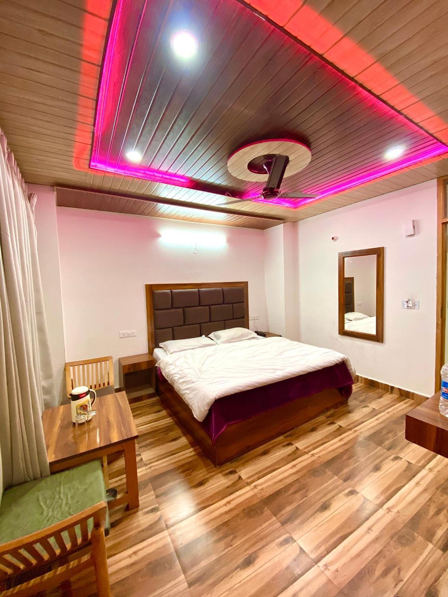 Kst Villa Near Mall Road Manali — Photos 3